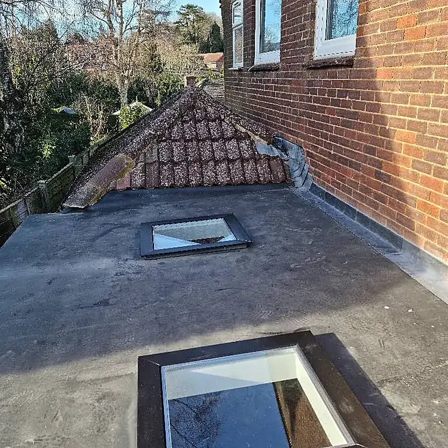 A new flat roof with a rooflight on a brick house